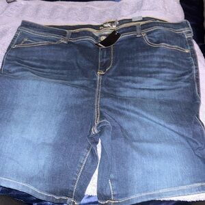 TORRID Midfit Bermuda shorts